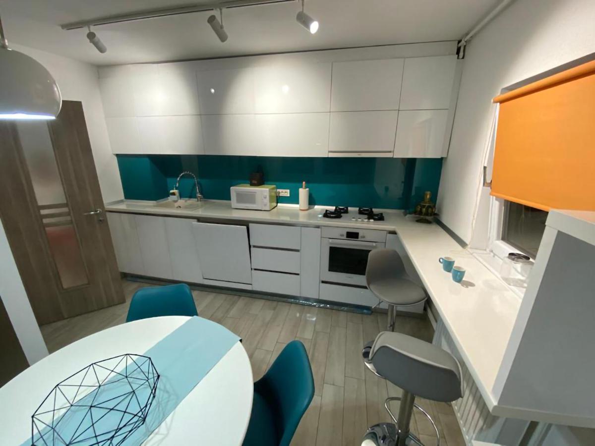 Beautiful Modern Apartment Craiova Exteriör bild