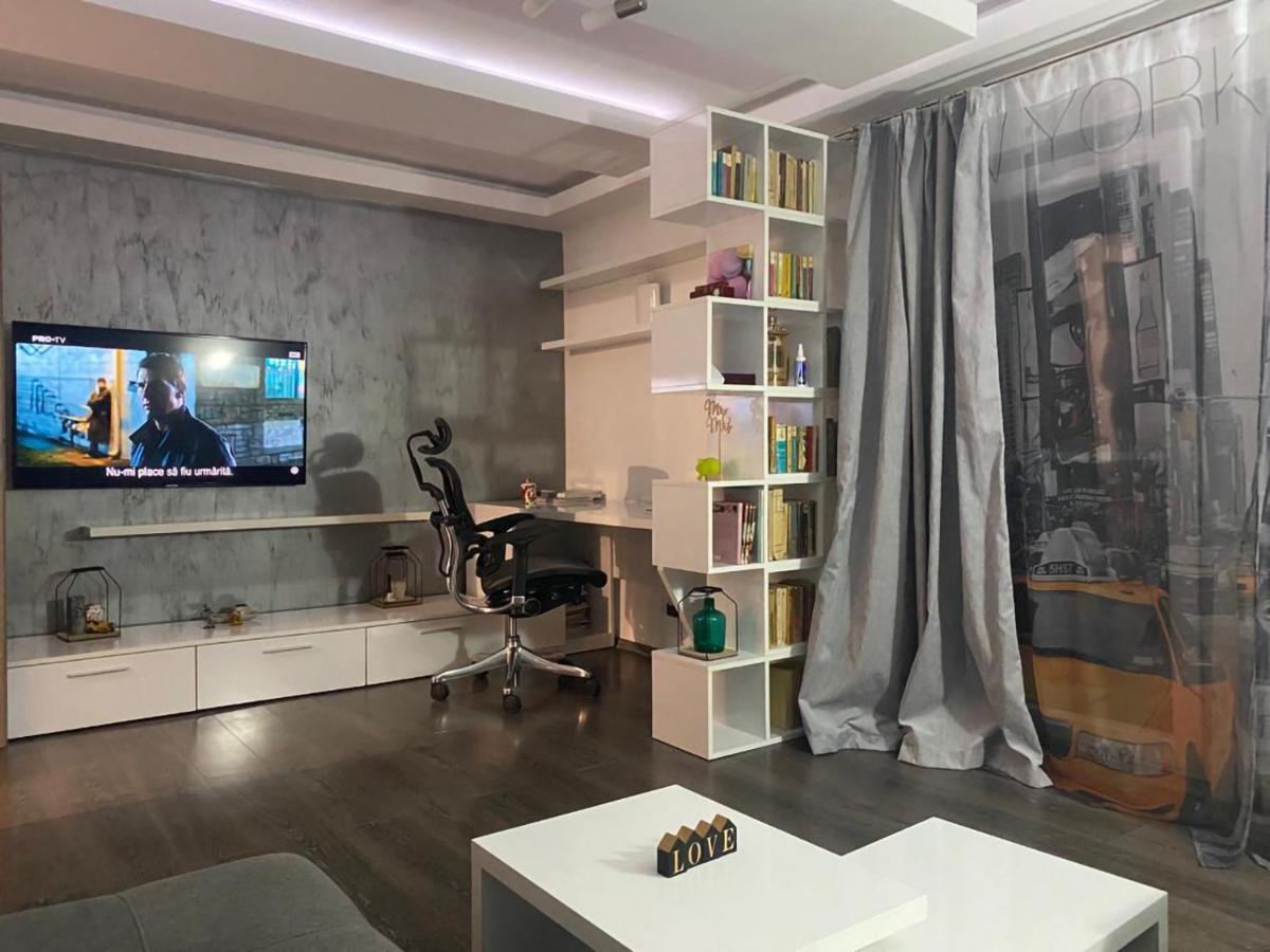 Beautiful Modern Apartment Craiova Exteriör bild